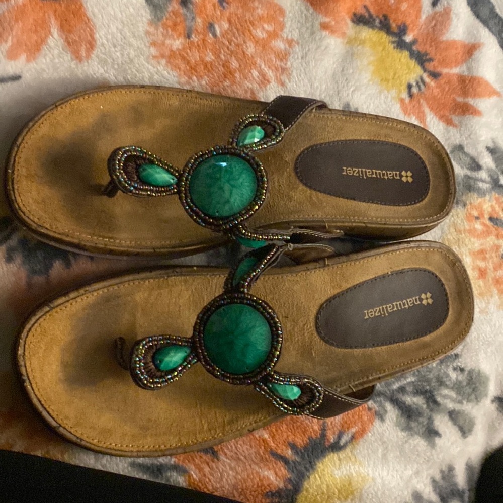 Naturalized brand sandals super cute get beaded design size 10M womens